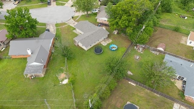 Super cute remodeled 3bed 2 bathroom home in the Heart of - photo 29