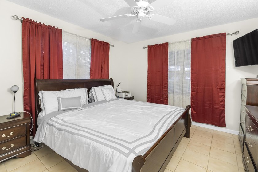 Welcome to this inviting 2-bedroom, 1.5-bathroom condominium - photo 4