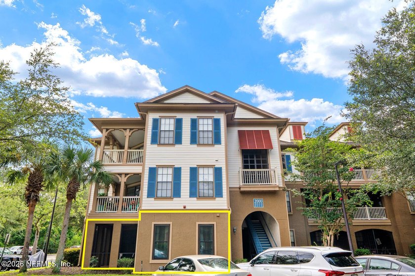 Welcome to this move-in ready, priced to sell, first-floor end - photo 2