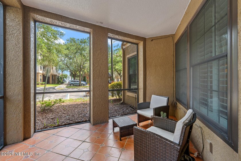 Welcome to this move-in ready, priced to sell, first-floor end - photo 4