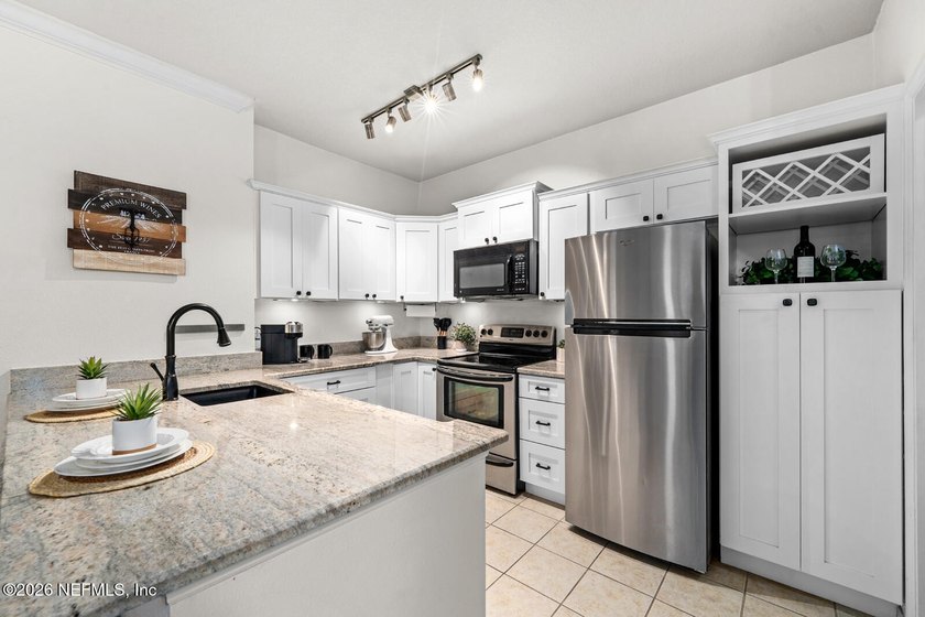 Welcome to this move-in ready, priced to sell, first-floor end - photo 5