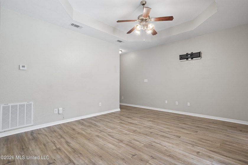 Cute as a button! Move-in ready 3 bed, 2 bath home close to - photo 7