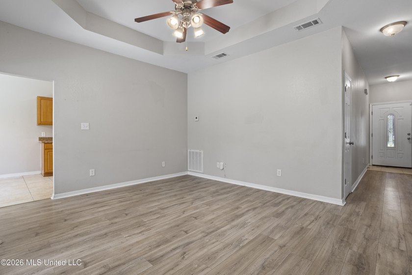 Cute as a button! Move-in ready 3 bed, 2 bath home close to - photo 8
