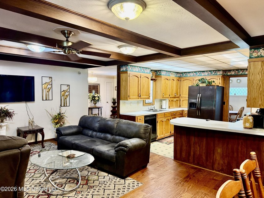 Get a glimpse of this beautiful 4 bedroom, 2.5 bath residence - photo 3