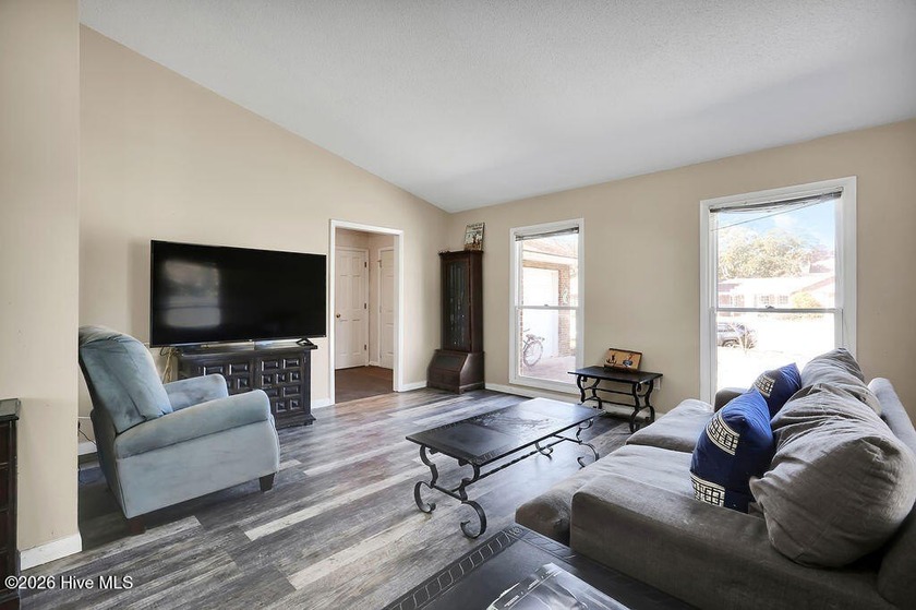 Double Lot + Freestanding Rental Apartment + Brick Family Home - photo 11