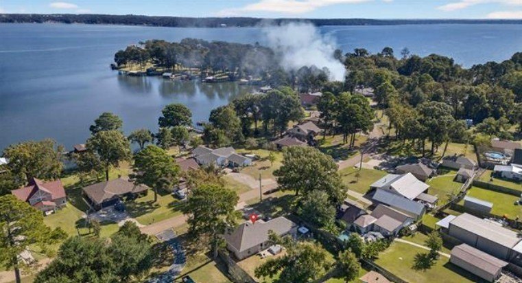 This home is located in a nice lake community with access to - photo 11