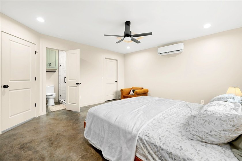 Newly constructed in 2024 3-bedroom, 2-bath modern retreat on 6 - photo 10