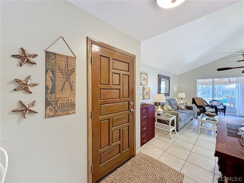 Welcome to waterfront living in the heart of Homosassa! Located - photo 5