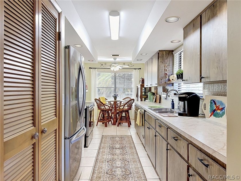 Welcome to waterfront living in the heart of Homosassa! Located - photo 6