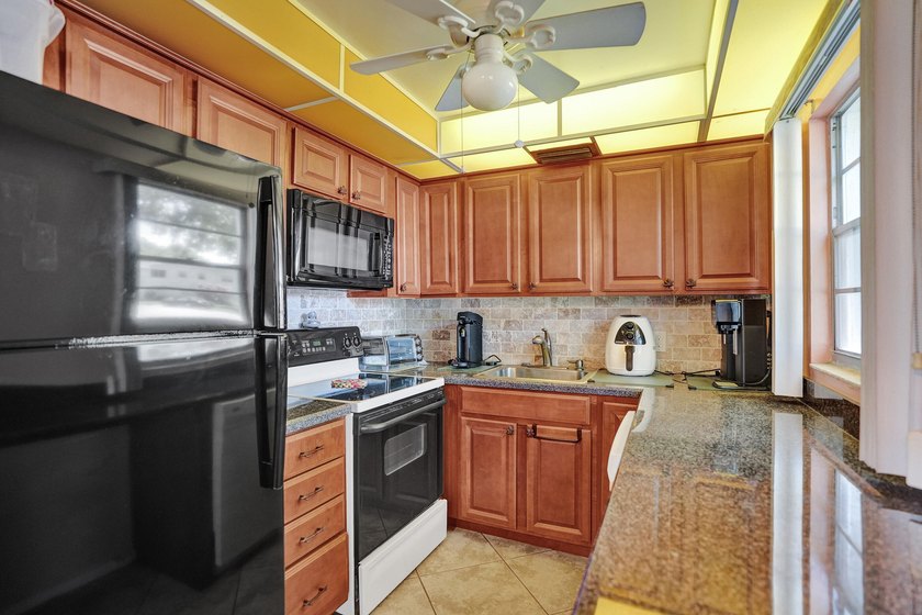Private, first floor corner unit, furnished 2 bedroom/1.5 bath - photo 9