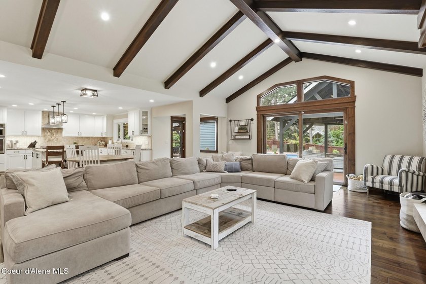 Forest Hills gem in the heart of Hayden! Located in one of the - photo 12