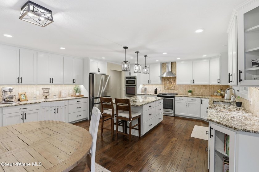 Forest Hills gem in the heart of Hayden! Located in one of the - photo 16