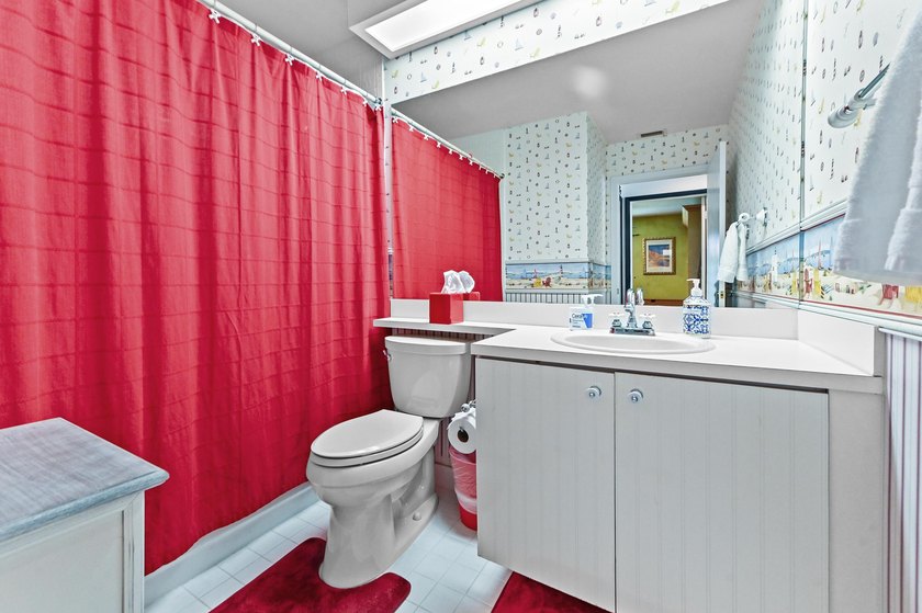 Welcome to a vibrant Lake Charleston pool home that blends - photo 16