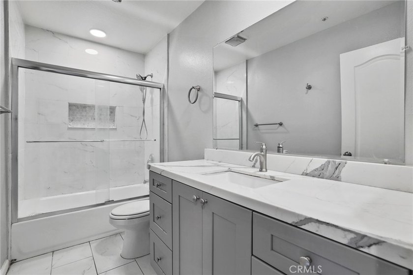 Charming 3-bedroom, 2.5-bath home in a prime Santa Ana location - photo 20