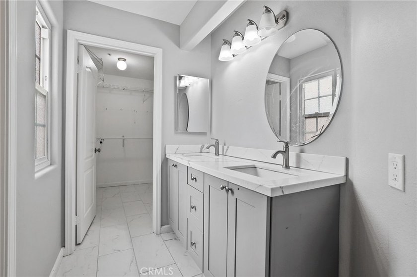 Charming 3-bedroom, 2.5-bath home in a prime Santa Ana location - photo 21