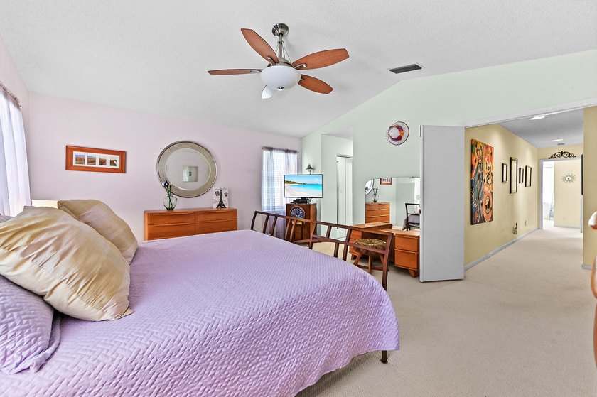 Welcome to a vibrant Lake Charleston pool home that blends - photo 21