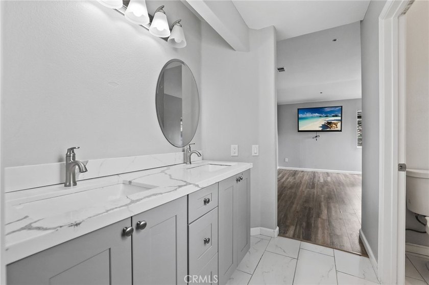Charming 3-bedroom, 2.5-bath home in a prime Santa Ana location - photo 22