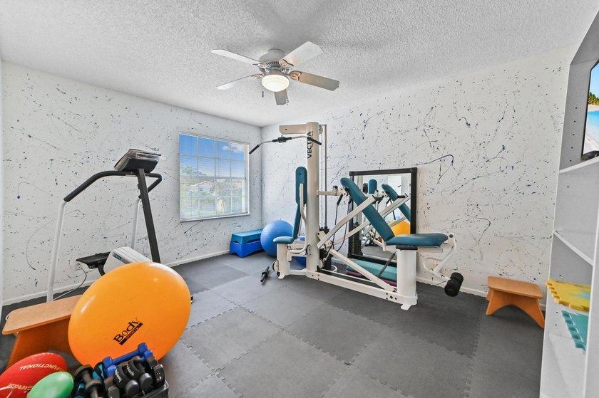 Welcome to a vibrant Lake Charleston pool home that blends - photo 24