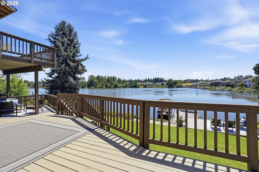 Wake up to breathtaking lake views and experience the best of - photo 28