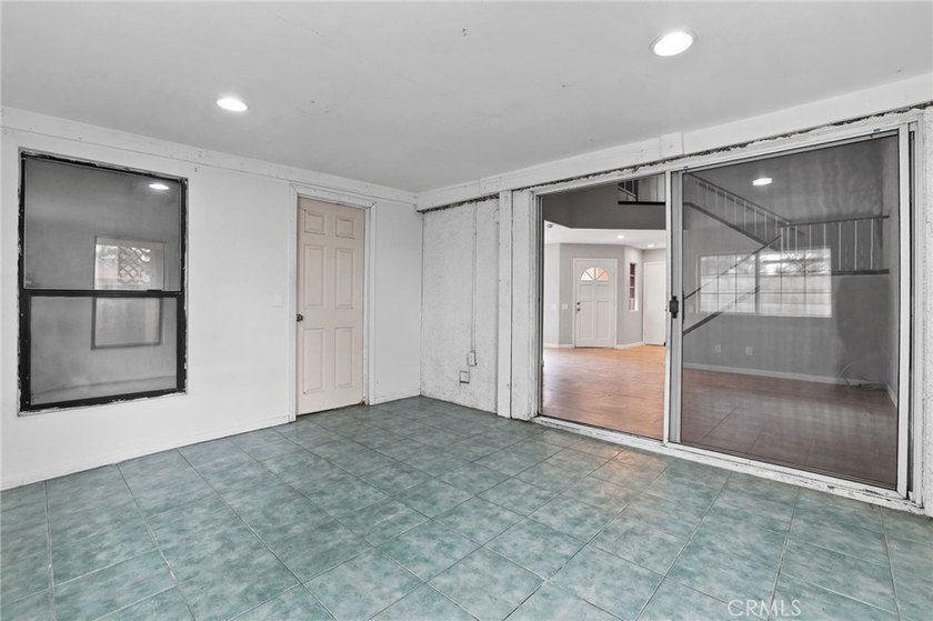 Charming 3-bedroom, 2.5-bath home in a prime Santa Ana location - photo 29