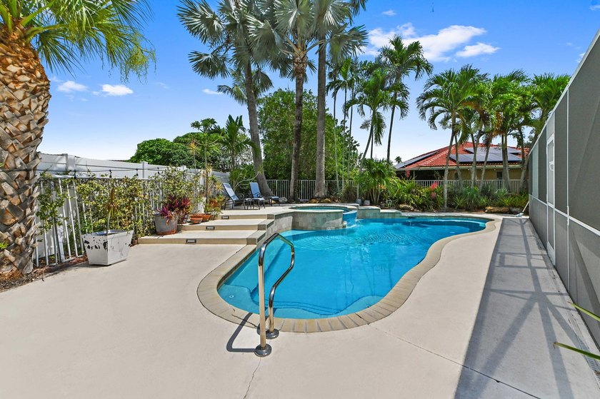 Welcome to a vibrant Lake Charleston pool home that blends - photo 29