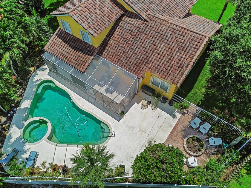 Welcome to a vibrant Lake Charleston pool home that blends - photo 38