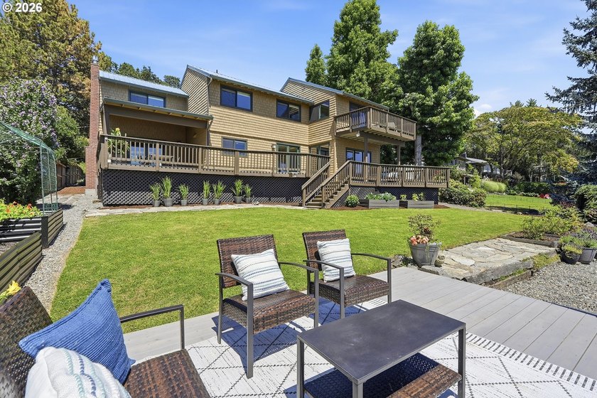 Wake up to breathtaking lake views and experience the best of - photo 39