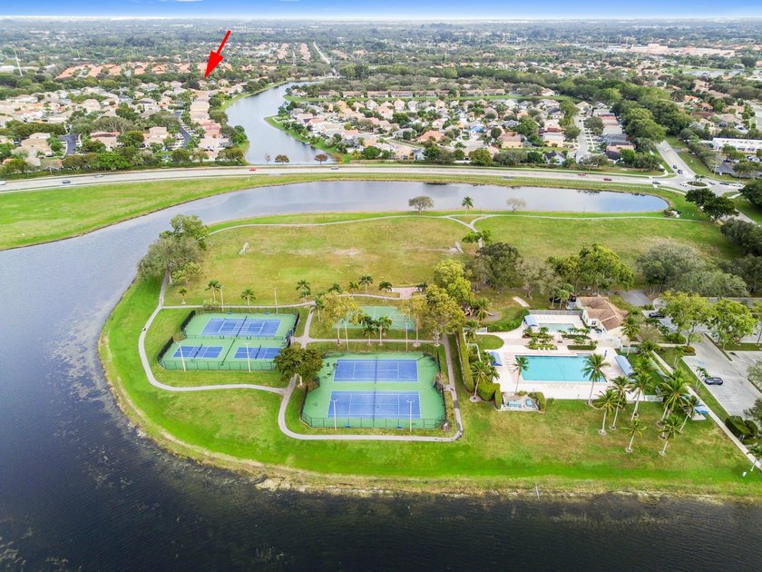 Welcome to a vibrant Lake Charleston pool home that blends - photo 40