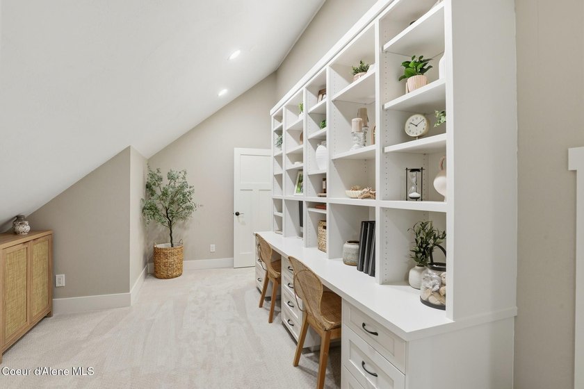 Forest Hills gem in the heart of Hayden! Located in one of the - photo 41