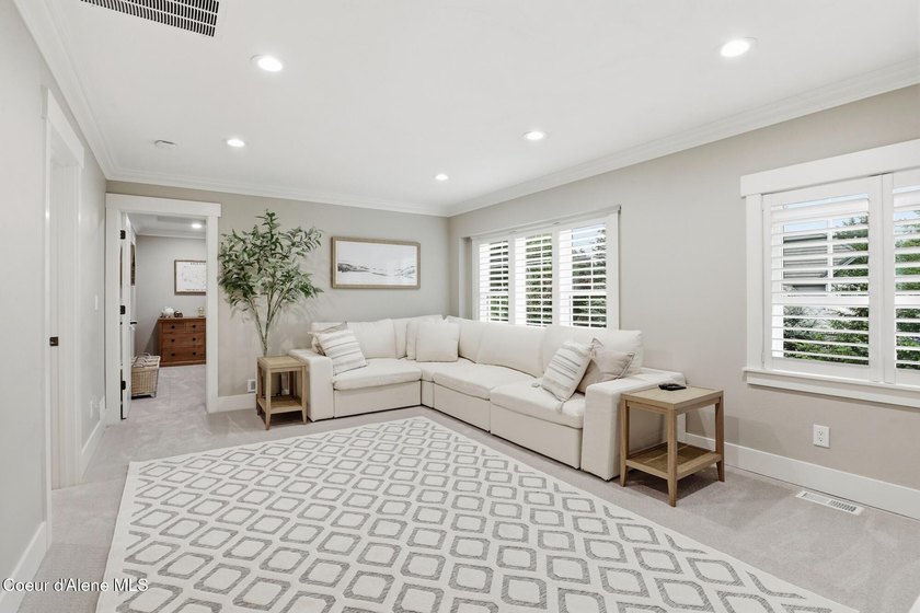 Forest Hills gem in the heart of Hayden! Located in one of the - photo 42