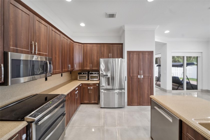 Beautiful 4-bedroom, 2.5-bath two-story single-family home - photo 6