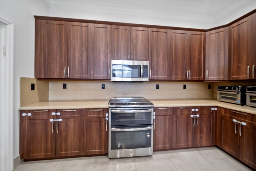Beautiful 4-bedroom, 2.5-bath two-story single-family home - photo 7