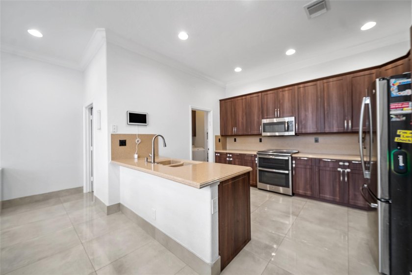 Beautiful 4-bedroom, 2.5-bath two-story single-family home - photo 9