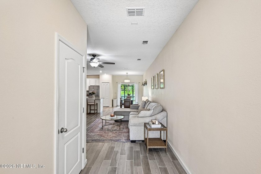 Move right into this beautifully maintained, one-owner townhome - photo 4