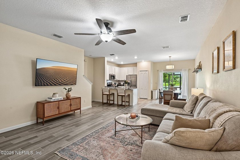 Move right into this beautifully maintained, one-owner townhome - photo 5