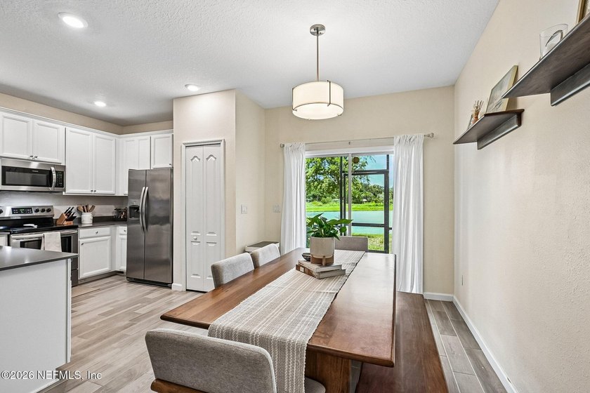 Move right into this beautifully maintained, one-owner townhome - photo 7