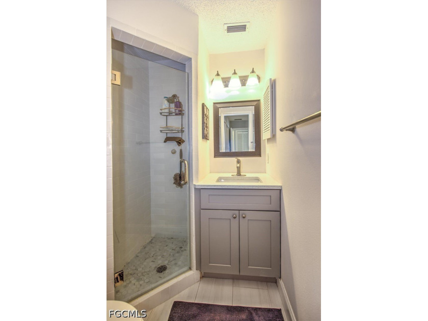 Move-in Ready, Meticulously Maintained 3-Bedroom Home in Cape - photo 12
