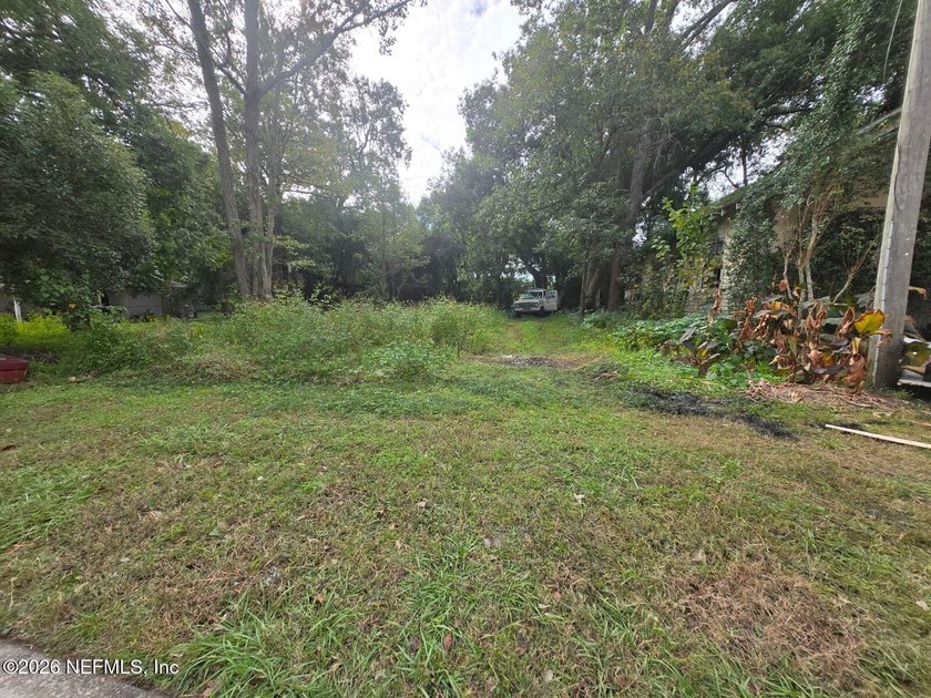 Wonderful opportunity, Lot with water meter available, sewer - photo 2