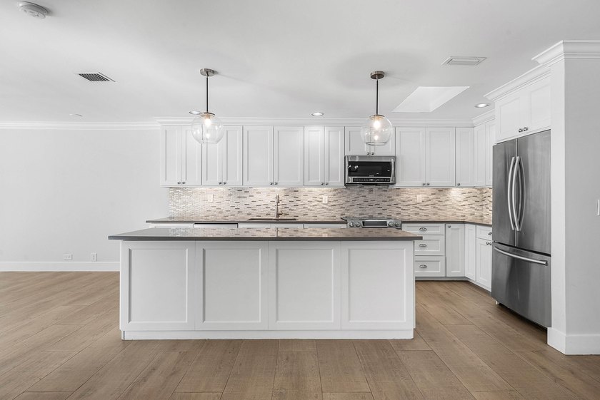 Fully renovated Brookfield home overlooking the Jack Nicklaus - photo 10