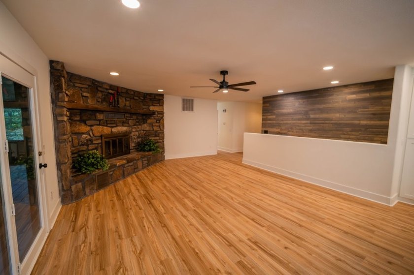 Totally remodeled - new roof, flooring, paint, appliances - photo 11