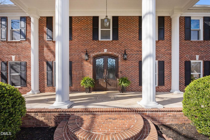 Welcome to 2020 Navan Lane -- a truly unique estate tucked away - photo 3