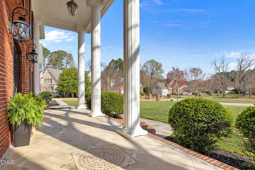Welcome to 2020 Navan Lane -- a truly unique estate tucked away - photo 4