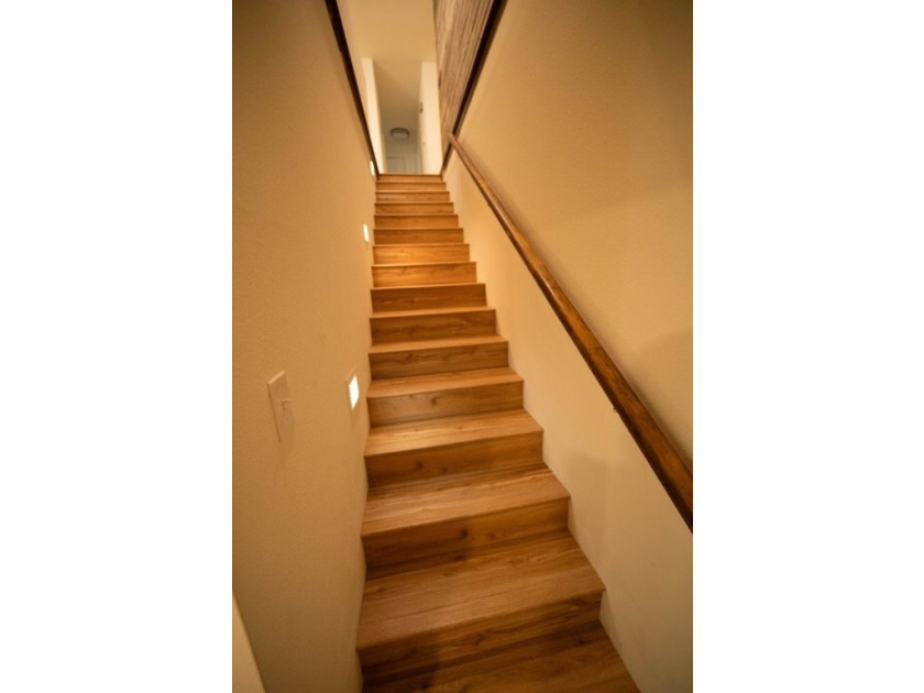 Totally remodeled - new roof, flooring, paint, appliances - photo 21