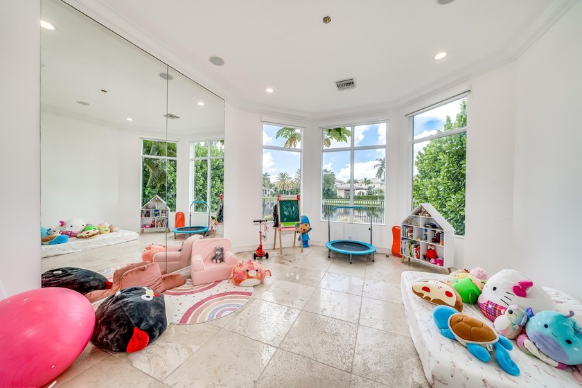 Stunning custom built modern mediterranean lakefront home - photo 26