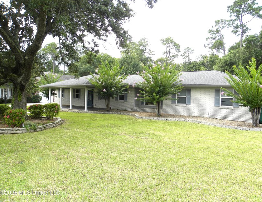 If you're looking for a home in the highly sought-after Bayou - photo 4