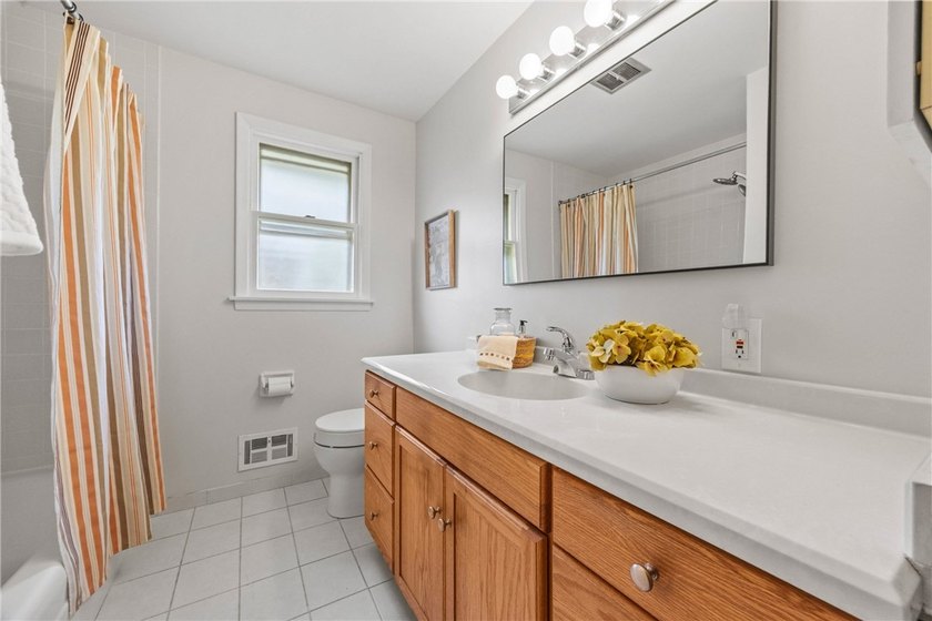 Welcome to this beautifully updated 1,444 sq.' Ranch featuring 3 - photo 35
