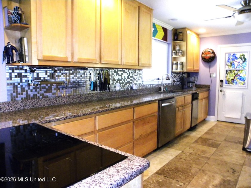 If you're looking for a home in the highly sought-after Bayou - photo 8