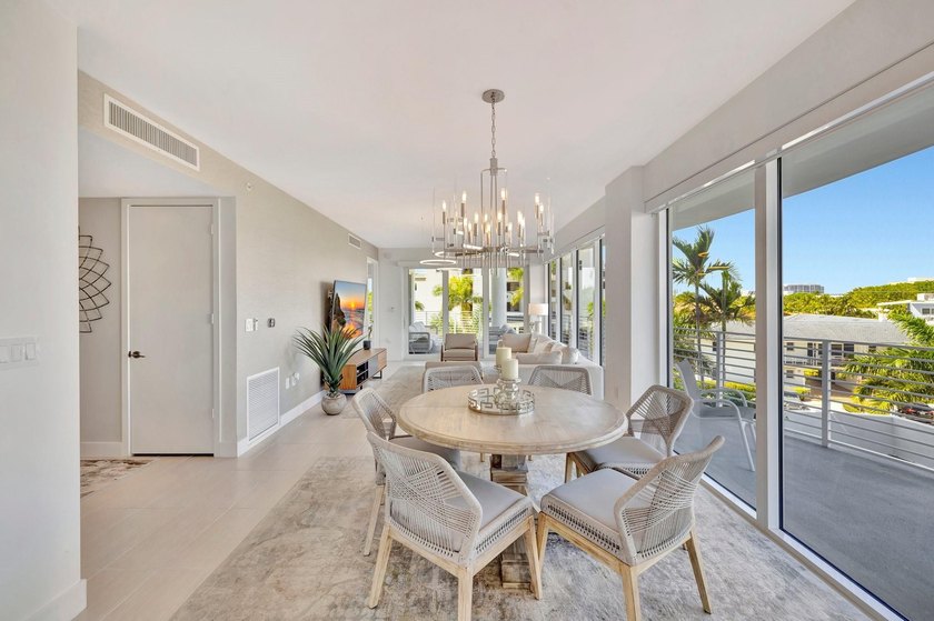 Stunning half-floor 2BR + den just 3 blocks from the sand in the - photo 8