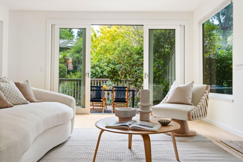 Ideally located in the Sharon Heights area of Menlo Park, this - photo 3