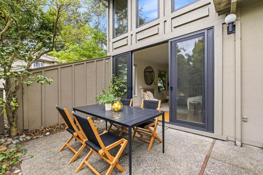Ideally located in the Sharon Heights area of Menlo Park, this - photo 5